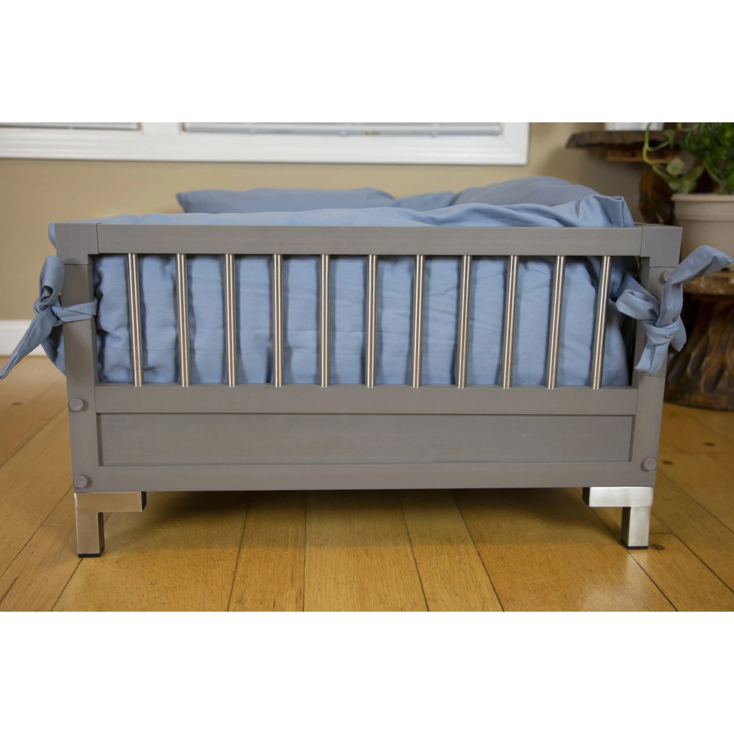 New Age Pet ECOFLEX Manhattan Raised Dog & Cat Bed With Cushion 8 New Age Pet ECOFLEX Manhattan Raised Dog & Cat Bed With Cushion - Image 6