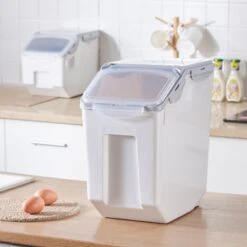 Hanamya Container With Measuring Cup Dog & Cat Food Storage