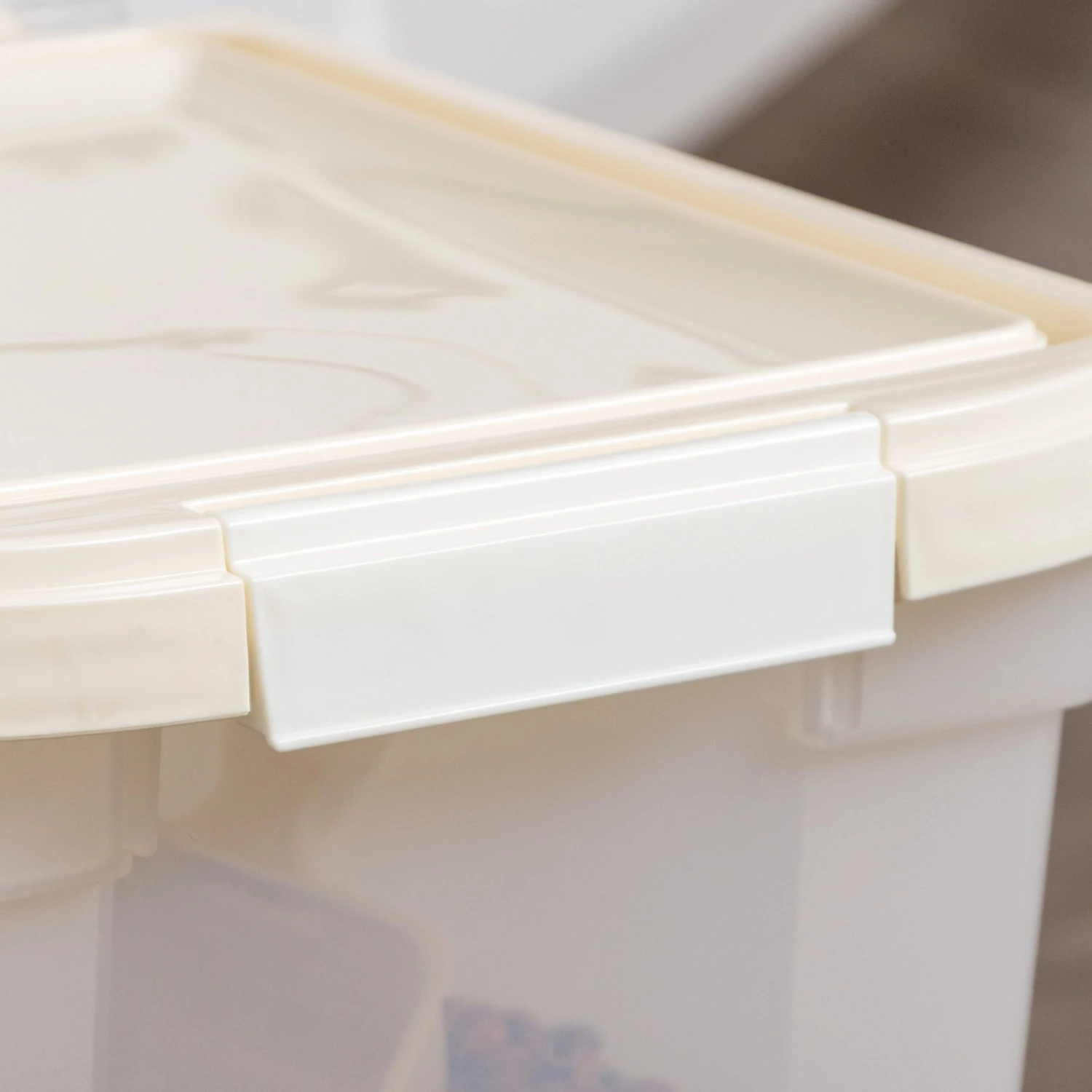 IRIS WeatherPro Airtight 3-Piece Food Storage Container 7 IRIS WeatherPro Airtight 3-Piece Food Storage Container - Image 5